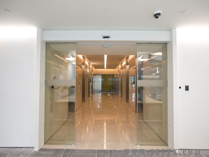 全玻璃自動(dòng)門圖片 全玻璃自動(dòng)門圖片